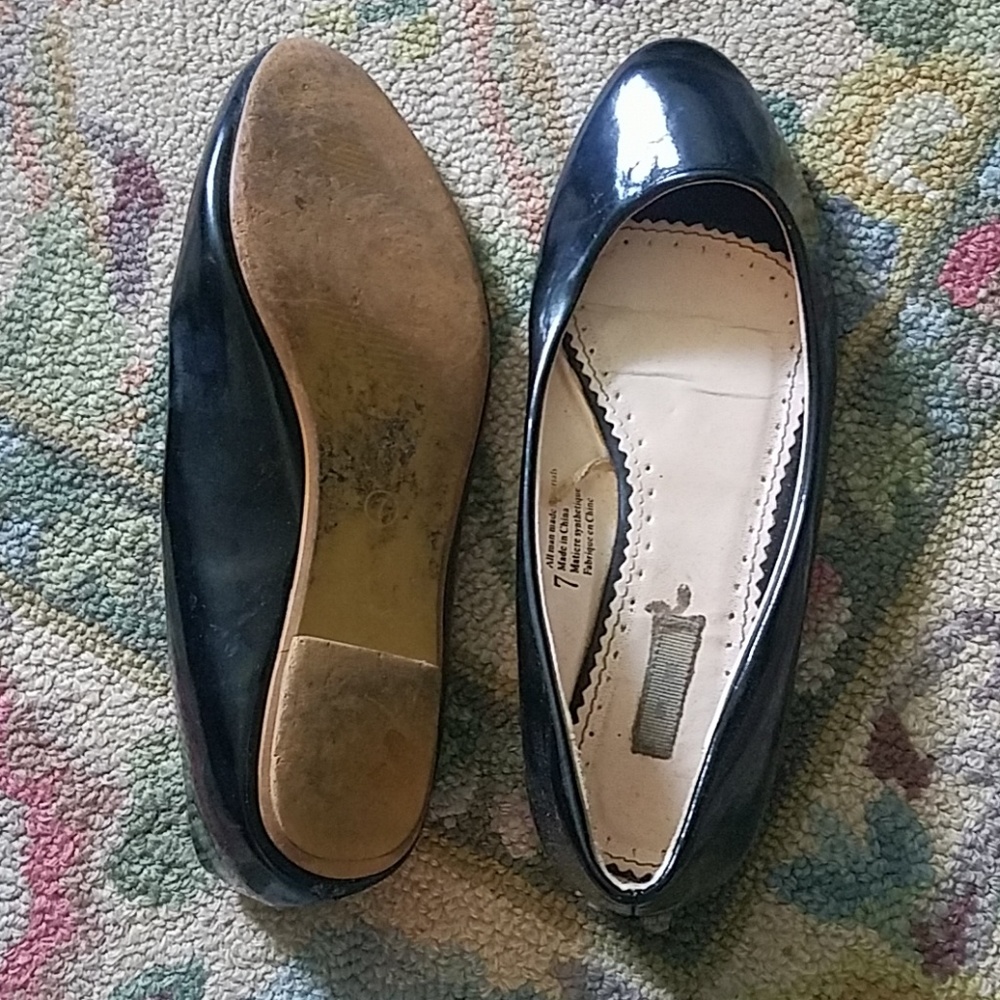 🌼Urban Outfitters Patent Leather Flats - Picture 3 of 3